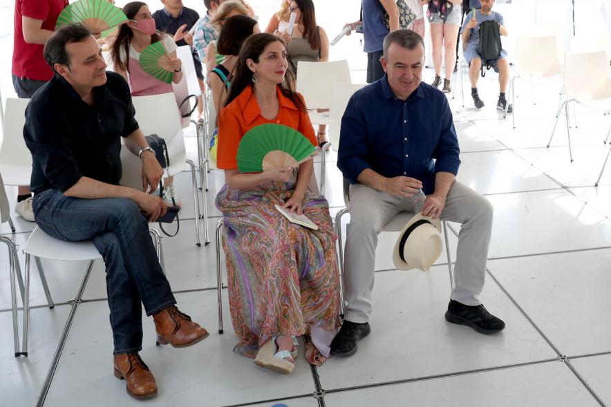 Entrega del Premio Bachiller Alonso López - Primer plano de Espido Freire  y Lorenzo Silva, miembros del jurado.