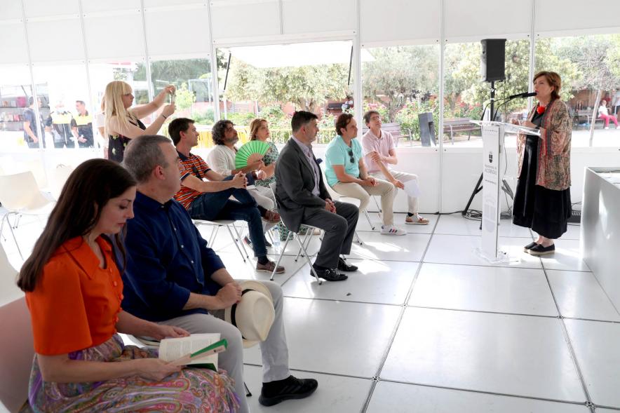 Entrega del Premio Bachiller Alonso López -  Imagen de Rosario Tamayo haciendo la presentación.