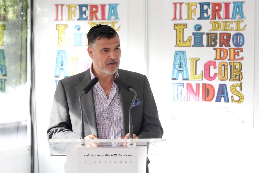Entrega del Premio Bachiller Alonso López - Primer plano de Juan Manuel Sainz,  ganador del premio.
