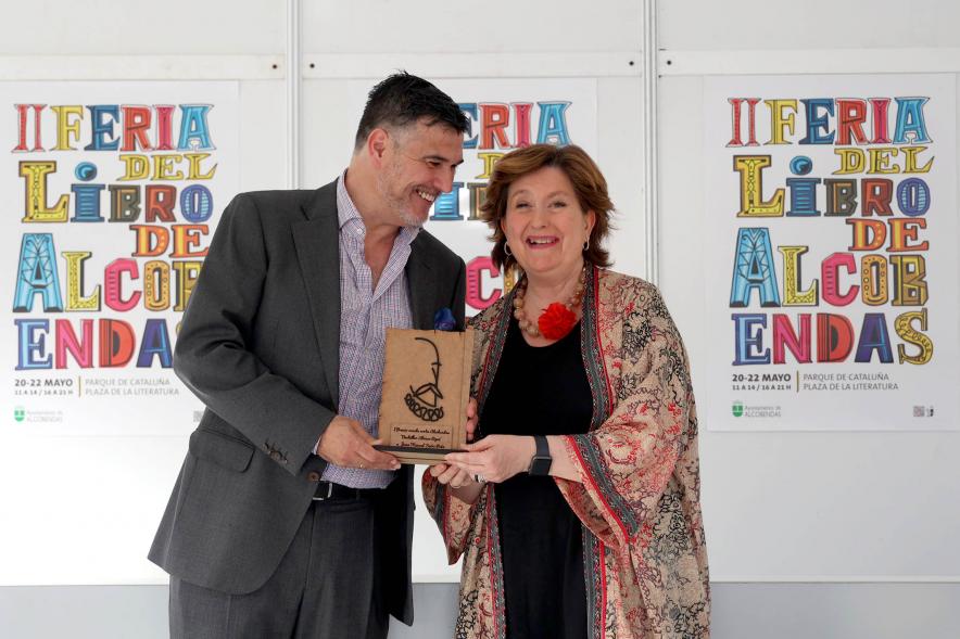 Entrega del Premio Bachiller Alonso López - Posado del ganador con la concejal Rosario Tamayo.