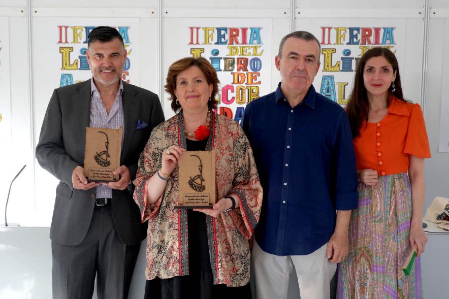 Entrega del Premio Bachiller Alonso López - Posado del jurado, las autoridades municipales  con el ganador.