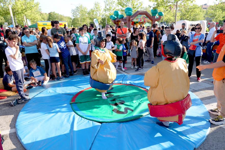 Fiesta del Deporte 2022- Imagen de varios niños jugando a los luchadores de Sumo.