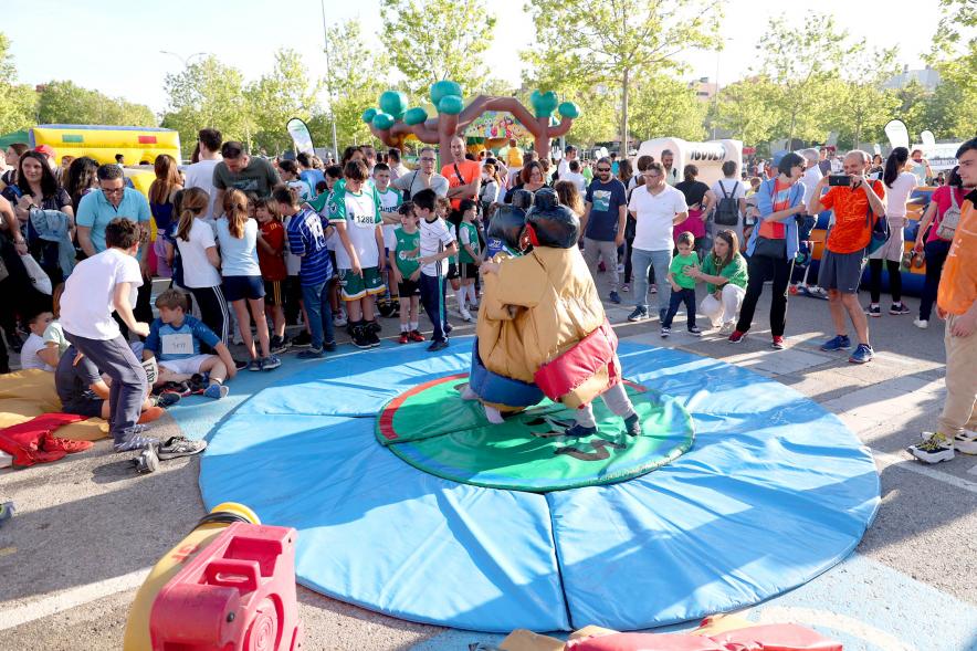 Fiesta del Deporte 2022 - Imagen de varios niños jugando a los luchadores de Sumo.