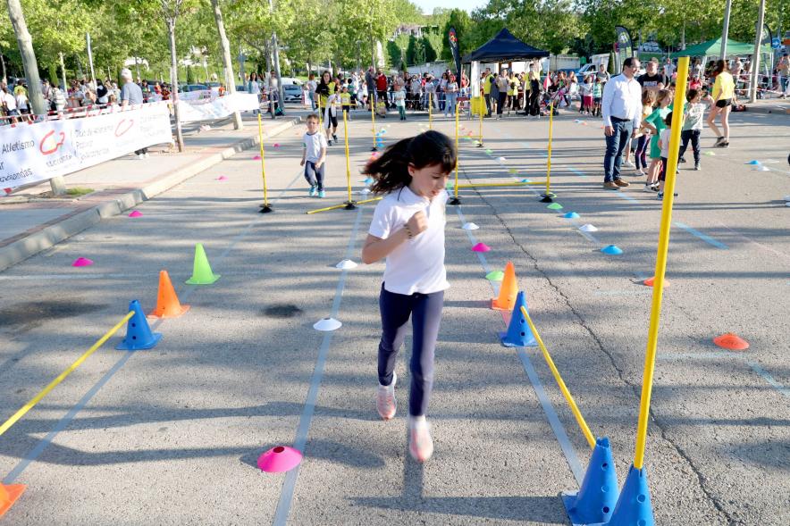 Fiesta del Deporte 2022 -  Un grupo de niños corriendo.