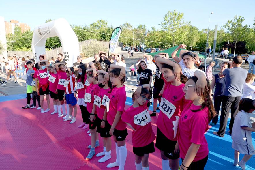 Fiesta del Deporte 2022 - Equipo juvenil preparándose para una carrera.