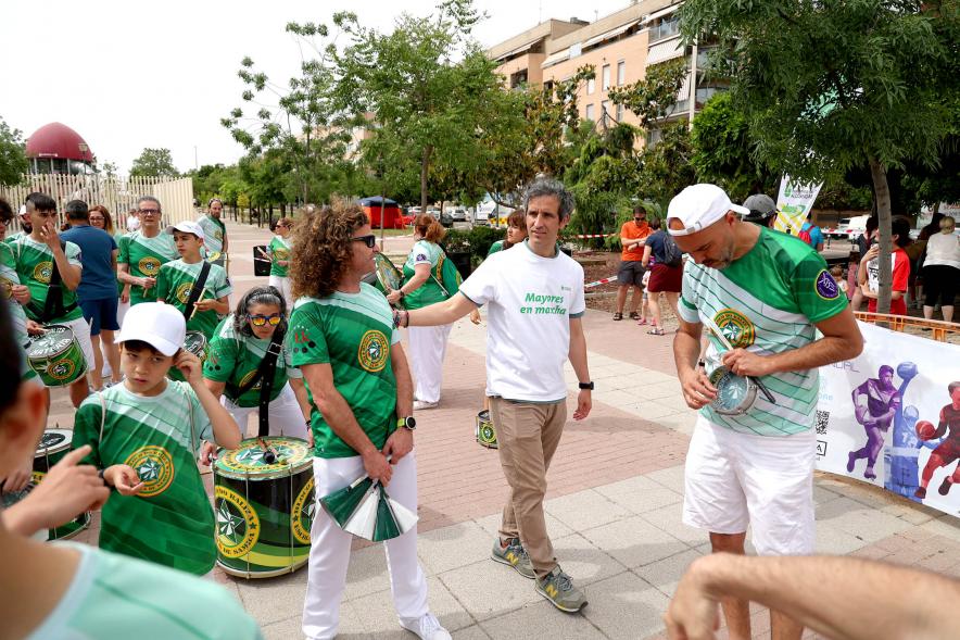 Alcalde Aitor Retolaza con la Escuela de Samba
