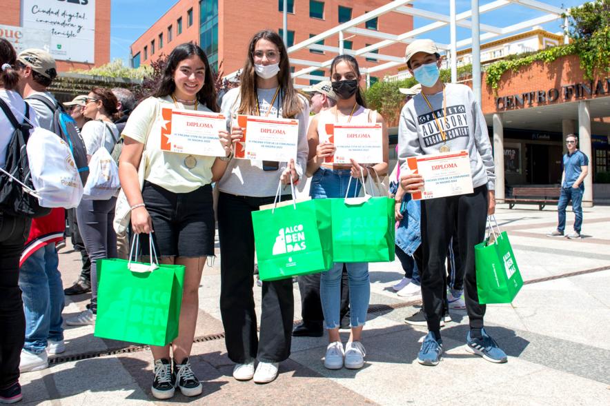 Entrega de Premios Gymkana de Ciencias - Posado de los ganadores de la Gymkana.