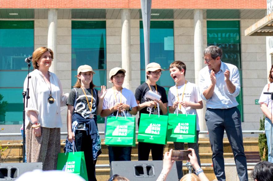 Entrega de Premios Gymkana de Ciencias - Posado de los ganadores de la Gymkana con varias concejales municipales.             