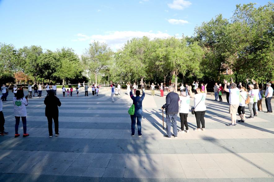 Semana del Mayor 2022 - Gymkana Intergeneracional - Imagen de un grupo de participantes esperando las pruebas.