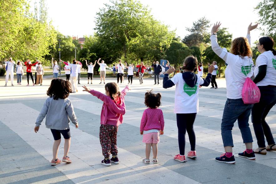 Semana del Mayor 2022 - Gymkana Intergeneracional -  Un grupo de niños participa también en la Gymkana.