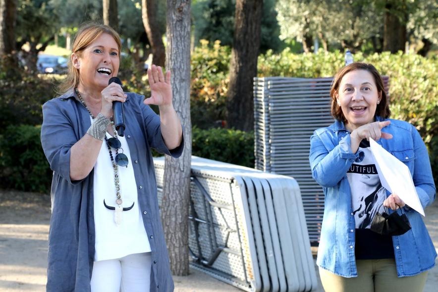 Semana del Mayor 2022 - Gymkana Intergeneracional - Primer plano de dos concejalas. 