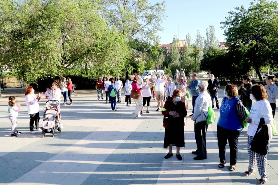 Semana del Mayor 2022 - Gymkana Intergeneracional -  Imagen del  numeroso grupo de participantes.