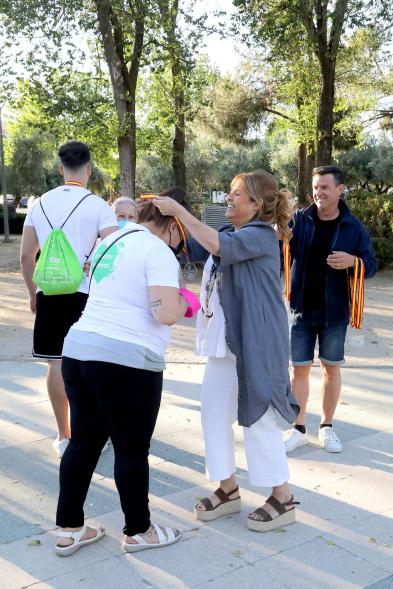 Semana del Mayor 2022 - Gymkana Intergeneracional - Imagen de la puesta de medallas a los ganadores.