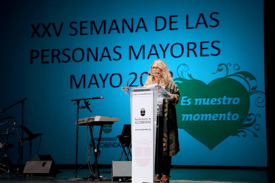Semana del Mayor 2022 - Homenaje a Mayores -Primer plano de Inmaculada Puyalto, concejal de mayores, durante su discurso.