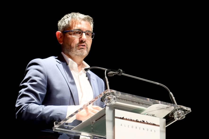   Semana del Mayor 2022 - Homenaje a Mayores - Primer plano del discurso de Rafael Sánchez Acera, vicealcalde.