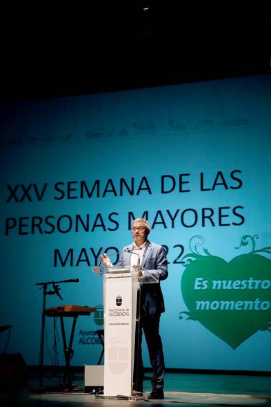   Semana del Mayor 2022 - Homenaje a Mayores -  Primer plano del discurso de Rafael Sánchez Acera, vicealcalde.