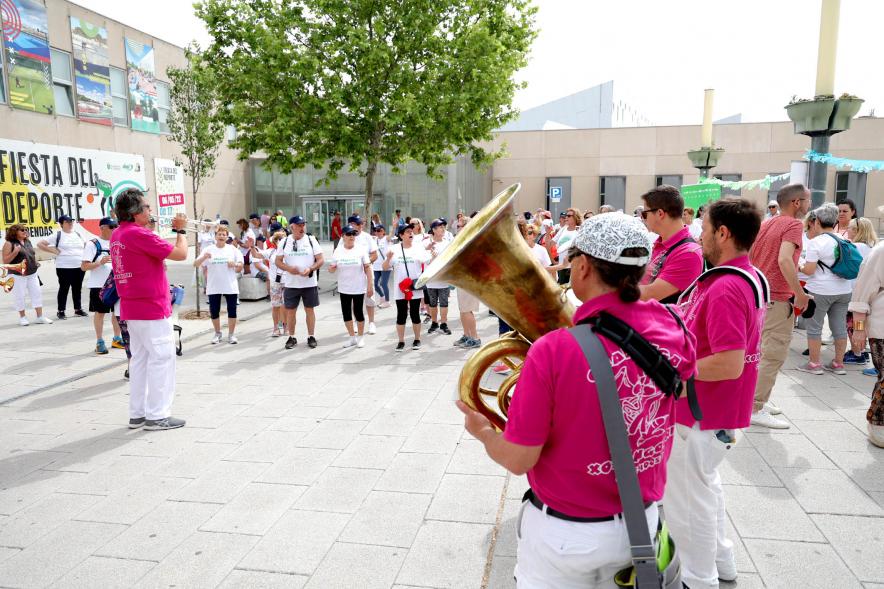  Semana del Mayor - Va Caminata de los Mayores - Imagen de los componentes de la charanga XOXONGORRI animando la fiesta. 