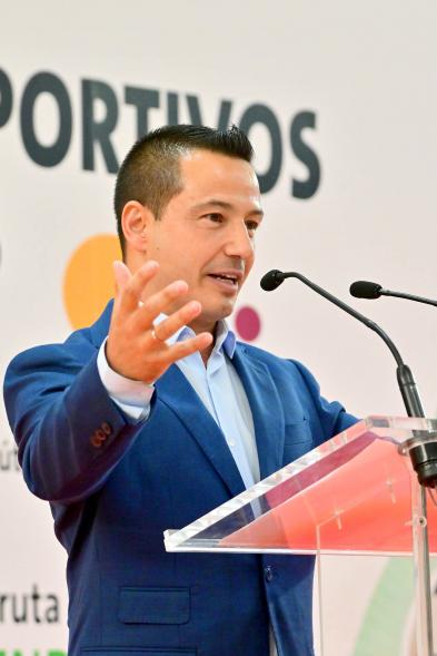 Entrega Trofeos XXV Juegos Deportivos Municipales - Primer plano de un participante.