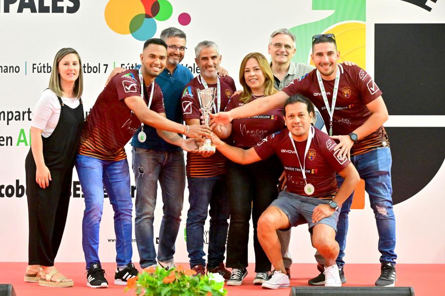 Entrega Trofeos XXV Juegos Deportivos Municipales - Equipo del Venezuela futbol Club, con su galardón