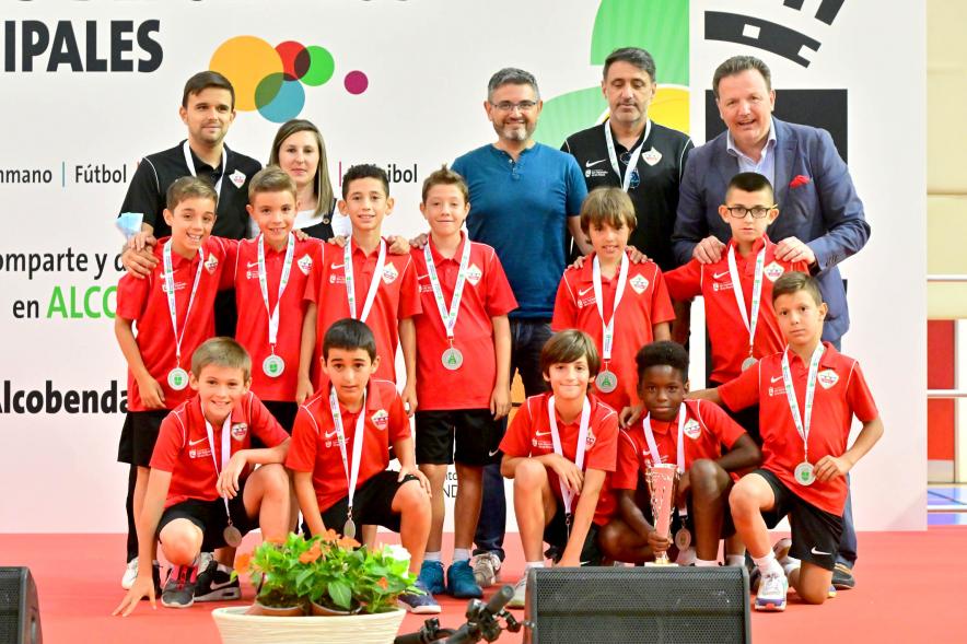 Entrega Trofeos XXV Juegos Deportivos Municipales - Posado de un equipo de futbol infantil de San sebastiano de los  Reyes.