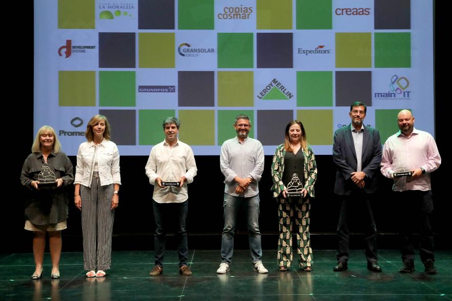 XXIV Gala Fundal - Posado del Presidente de Fundal con las autoridades municipales y dos personalidades premiadas.