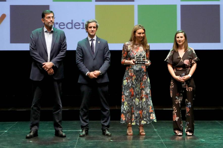 XXIV Gala Fundal - Posado del Presidente de Fundal con las autoridades municipales y una deportista premiada.