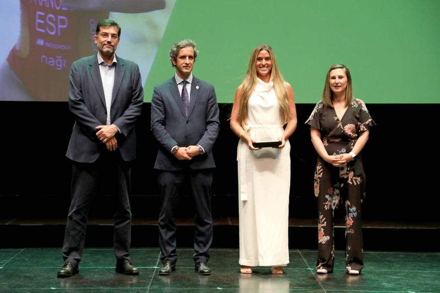  XXIV Gala Fundal - Posado del Presidente de Fundal con las autoridades municipales y una deportista premiada.