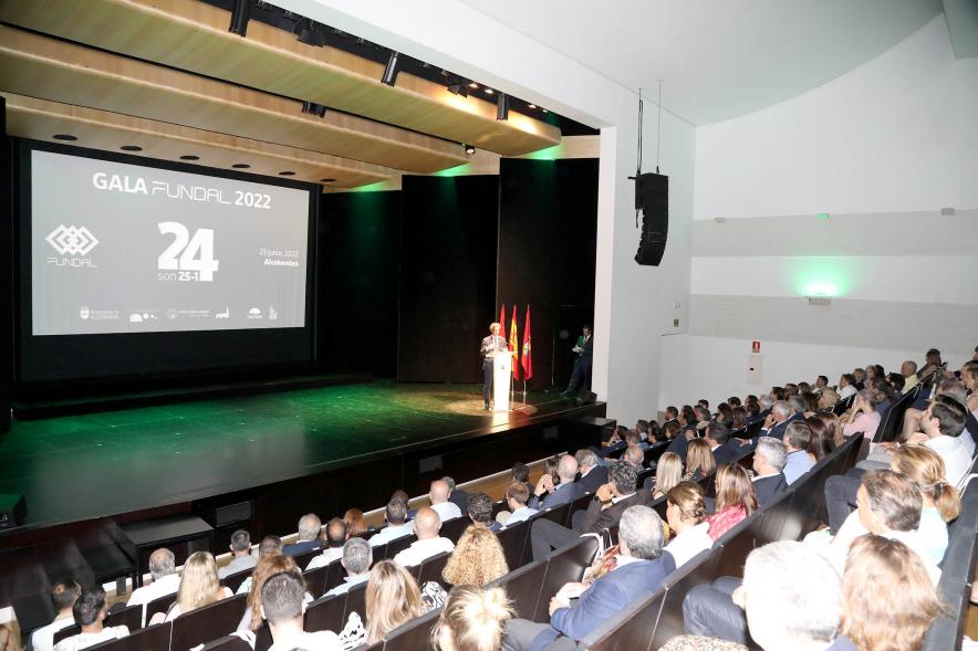 XXIV Gala Fundal - Panorámica del teatro con todos los asistentes.