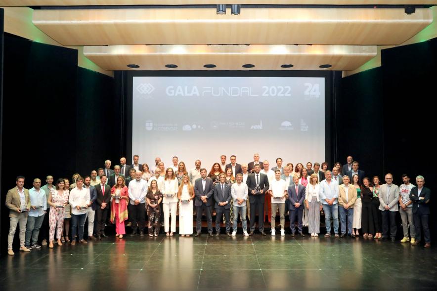  XXIV Gala Fundal - Posado de todos los asistentes.