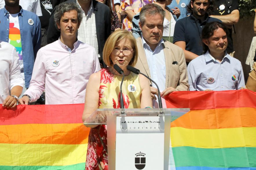 Lectura del Manifiesto del Día del Orgullo LGTBI+  - Imagen de la concejal de Promoción de la Igualdad, Ofelia Culebradas en un momento de la lectura de la declaración institucional.
