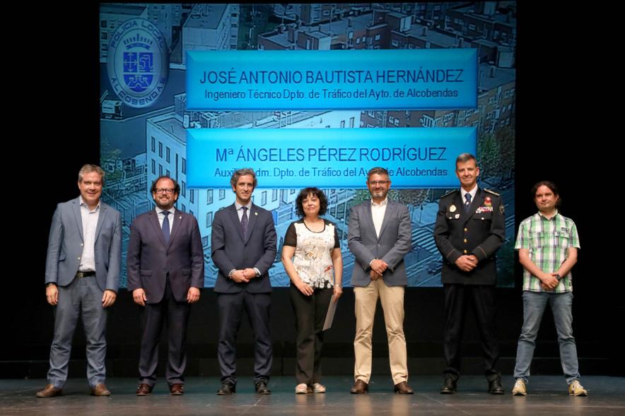 Festividad de San Juan de la Policía Local - Posado de los galardonados junto a la corporación municipal y los representantes  policiales.