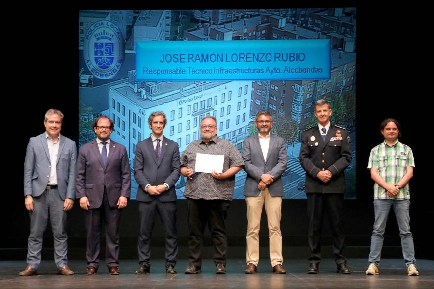 Festividad de San Juan de la Policía Local - Posado de los galardonados junto a la corporación municipal y los representantes  policiales.