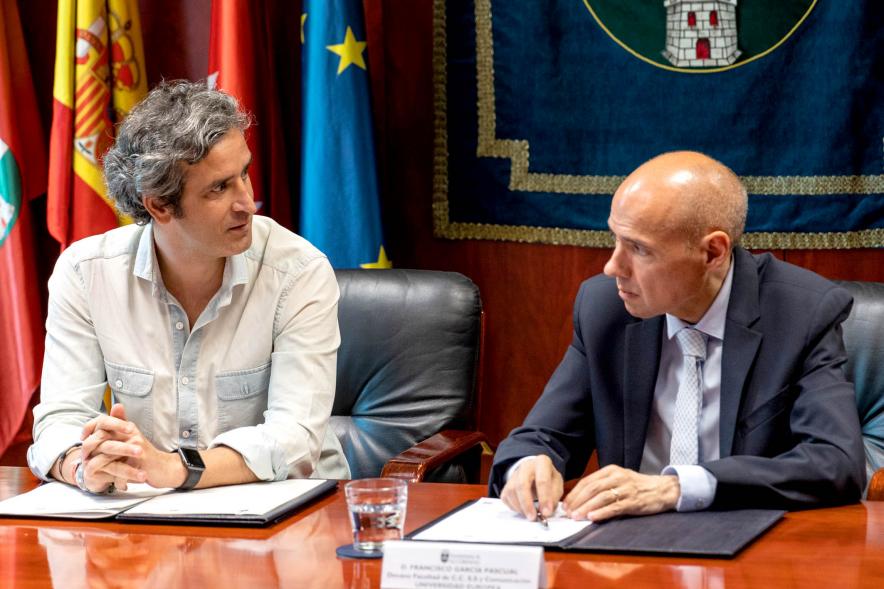 Representantes de cada una de las partes en la firma del acuerdo
