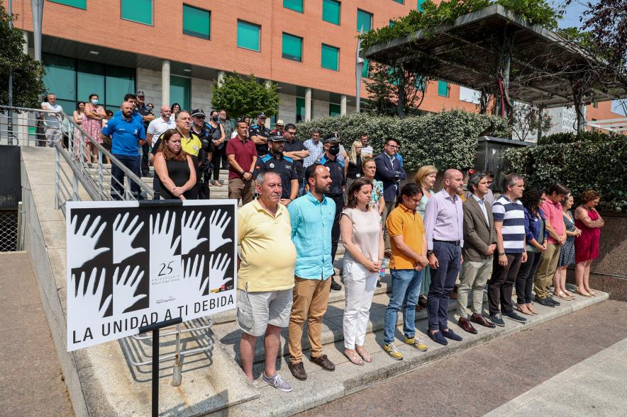 Minuto de Silencio, Alcalde Aitor Retolaza y Plana Mayor del Ayuntamiento