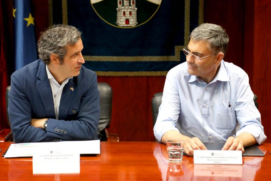 Alcalde Retolaza con representante de Sanfiz