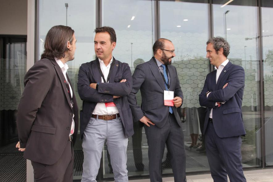  Inauguración del Nuevo Centro de Datos de Equinix -MD6 - Imagen del alcalde Aitor Retolaza y los directivos de la empresa.