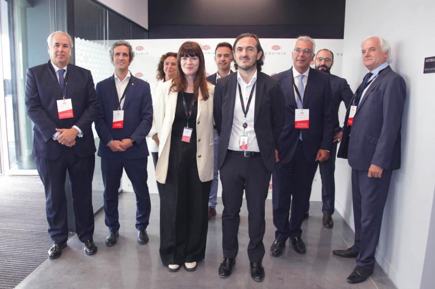  Inauguración del Nuevo Centro de Datos de Equinix -MD6 - Posado del alcalde Aitor Retolaza y los directivos de la empresa.