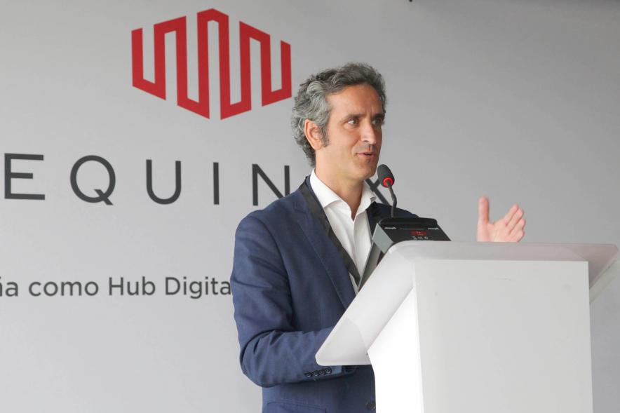 Inauguración del Nuevo Centro de Datos de Equinix -MD6 - Primer plano del discurso del alcalde Aitor Retolaza.