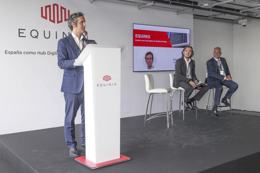 Inauguración del Nuevo Centro de Datos de Equinix -MD6 - Primer plano del discurso del alcalde Aitor Retolaza.