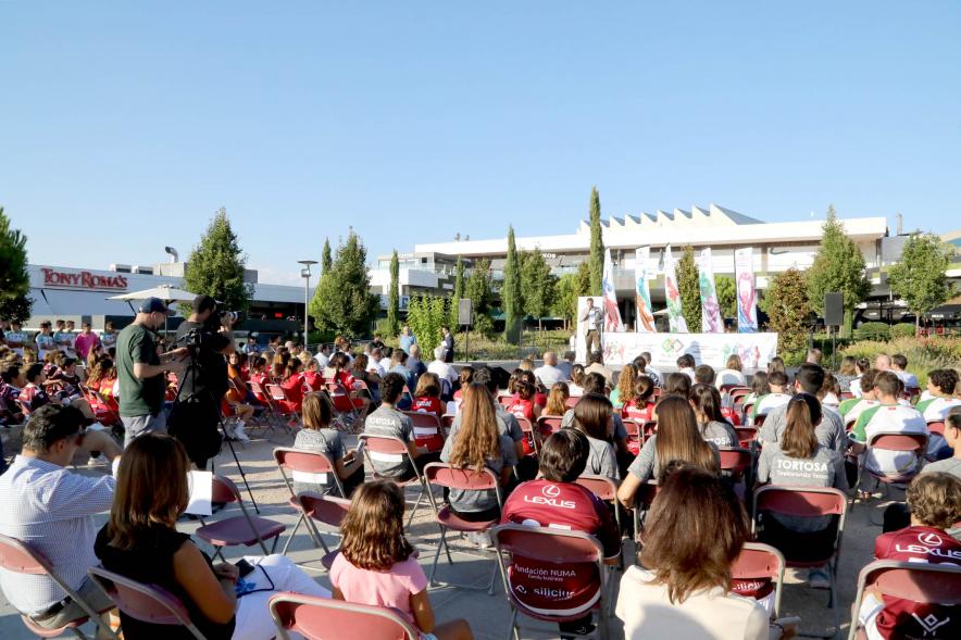 Presentación Equipos Fundal Temporada 2022-23 - Imagen trasera de los asistentes.