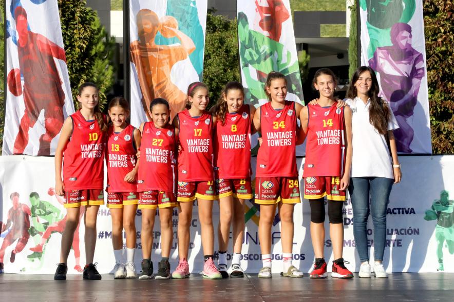Presentación Equipos Fundal Temporada 2022-23 - Primer plano del equipo femenino de baloncesto.