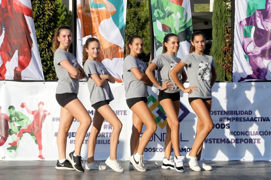 Presentación Equipos Fundal Temporada 2022-23 - Posado del equipo Cheerxport.