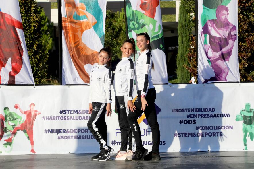 Presentación Equipos Fundal Temporada 2022-23 - Posado del equipo de gimnasia rítmica.