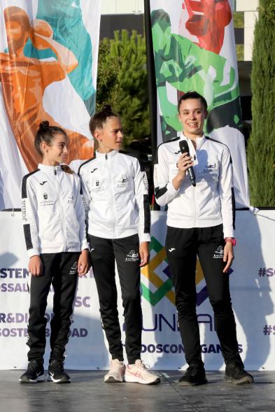 Presentación Equipos Fundal Temporada 2022-23 - Imagen de una gimnasta hablando.                     .