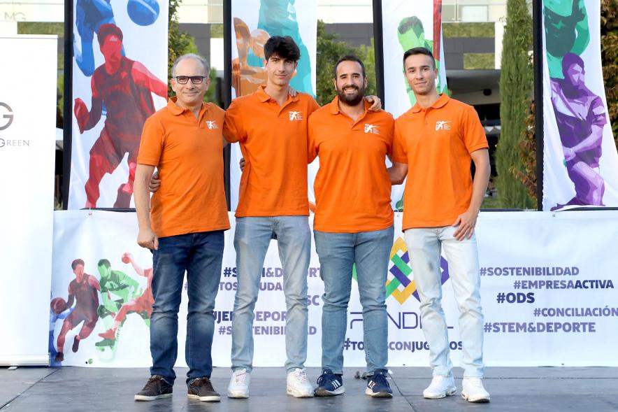 Presentación Equipos Fundal Temporada 2022-23 - Posado del equipo del Club Esgrima Alcobendas.