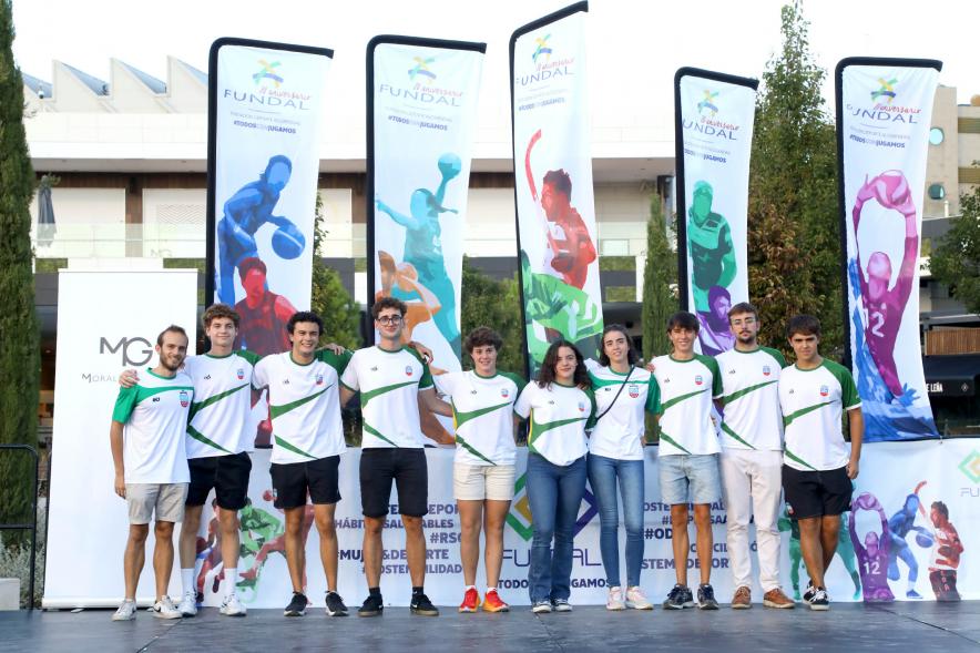 Presentación Equipos Fundal Temporada 2022-23 - Posado del equipo de natación.