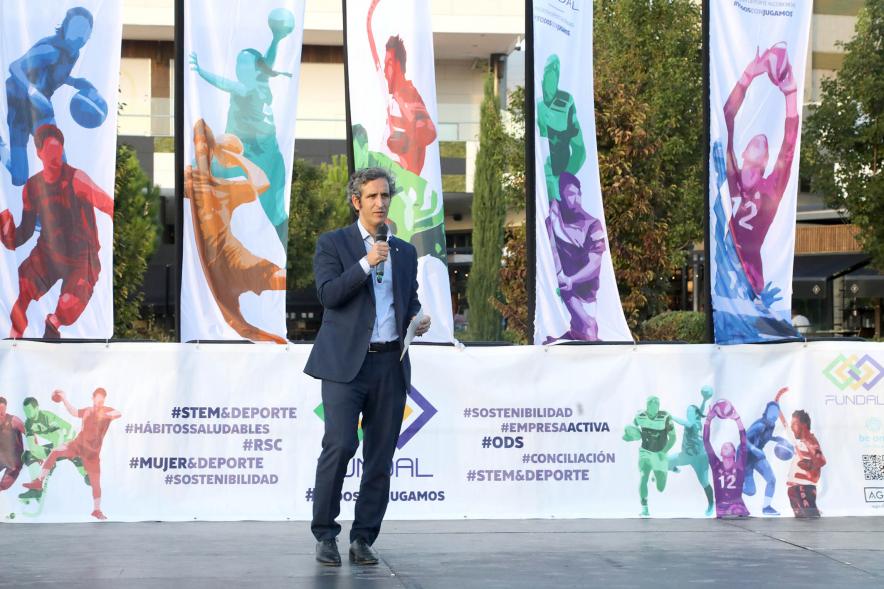 Presentación Equipos Fundal Temporada 2022-23 - Primer plano del alcalde Aitor Retolaza.