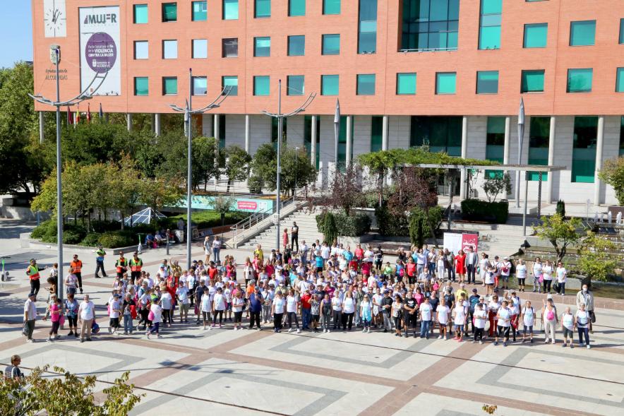 Marcha de Mayores 2022 - Cenital de todo el grupo. 