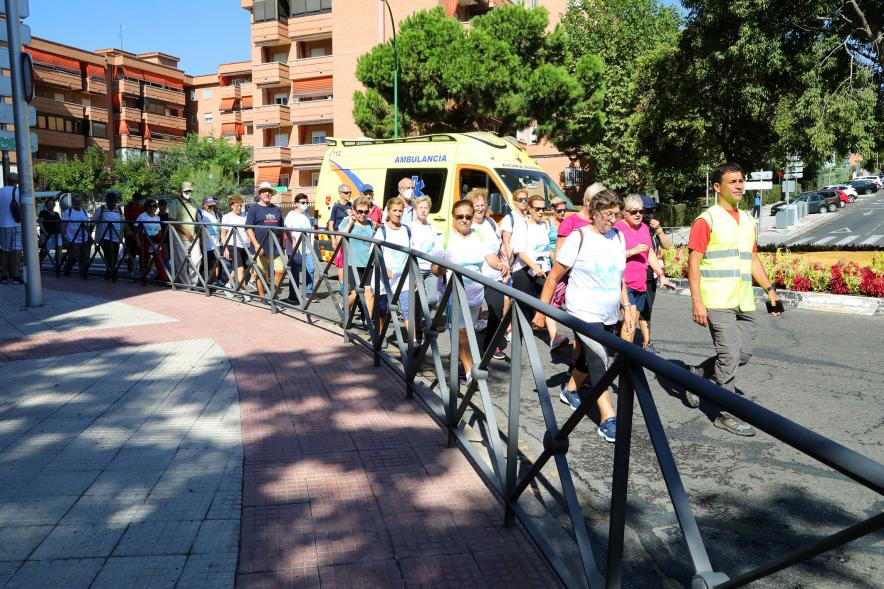 Marcha de Mayores 2022 - Primer plano de los participantes a la marcha. 