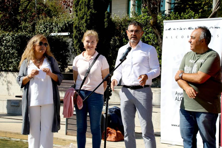 Marcha de Mayores 2022 -  Imagen del vicealcalde Sánchez Acera, dirigiéndose a los participantes.